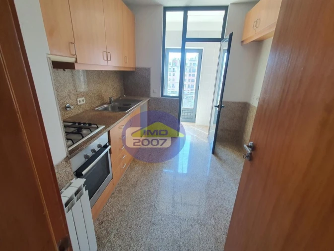 Apartamento T4 para Venda em Oliveira do Douro Foto 3