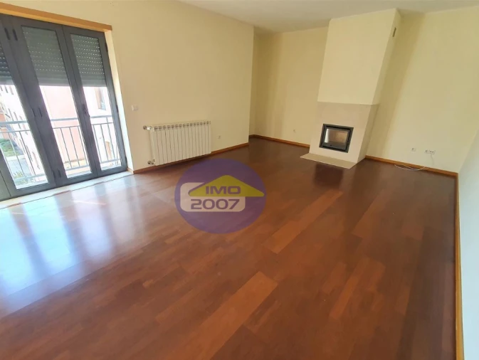 Apartamento T4 para Venda em Oliveira do Douro Foto 5
