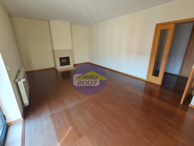 Apartamento T4 para Venda em Oliveira do Douro Foto 7