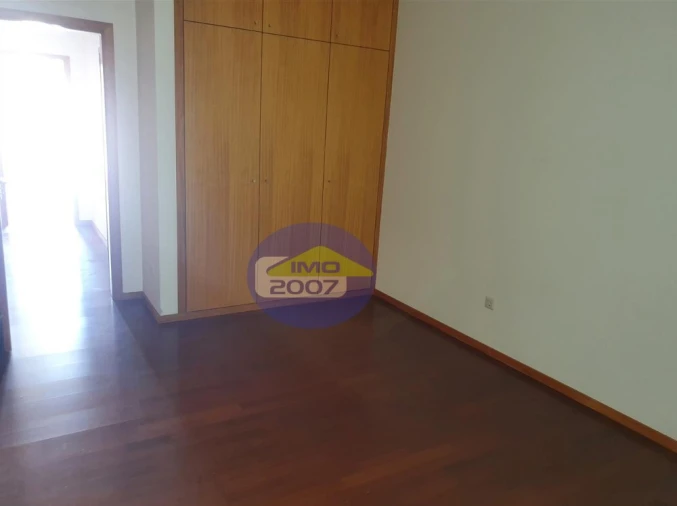 Apartamento T4 para Venda em Oliveira do Douro Foto 12