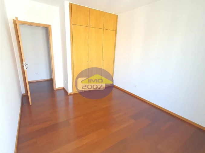 Apartamento T4 para Venda em Oliveira do Douro Foto 15