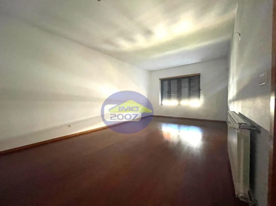 Apartamento T2 para Venda em Oliveira do Douro Foto 7