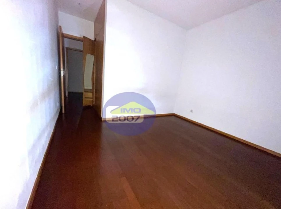 Apartamento T2 para Venda em Oliveira do Douro Foto 11