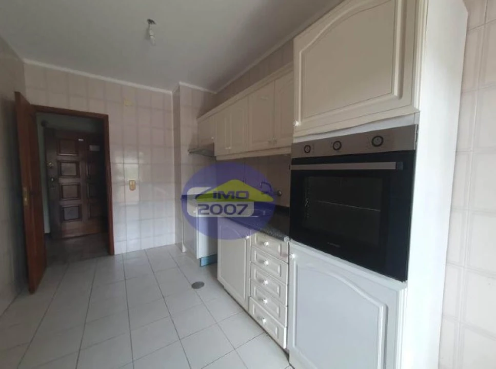 Apartamento T2 para Venda em Oliveira do Douro Foto 1