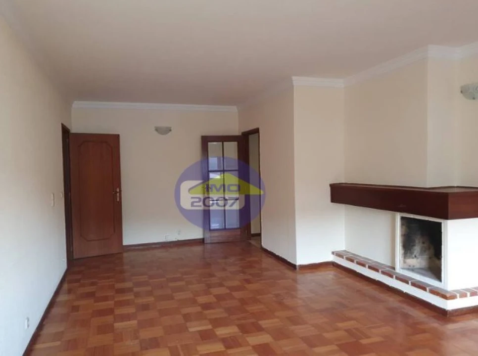 Apartamento T2 para Venda em Oliveira do Douro Foto 4