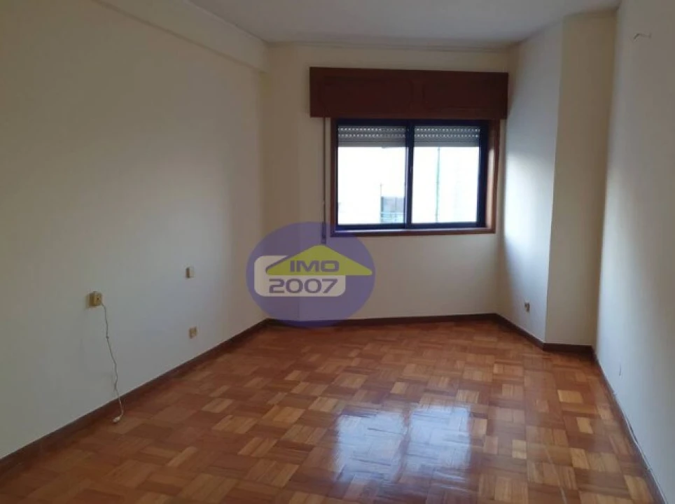 Apartamento T2 para Venda em Oliveira do Douro Foto 6