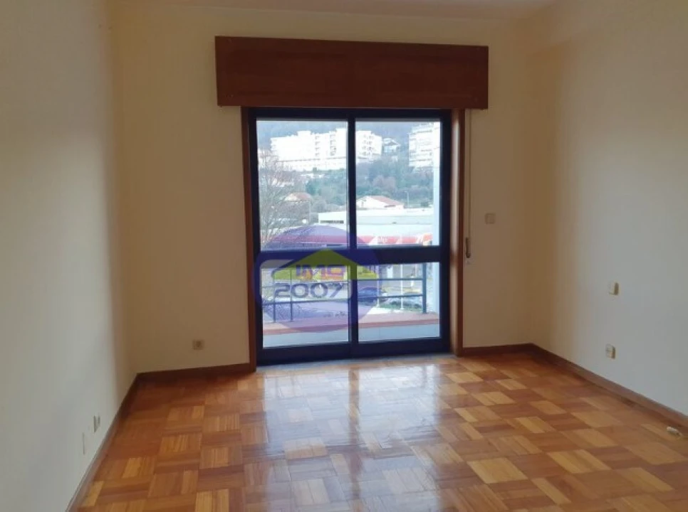 Apartamento T2 para Venda em Oliveira do Douro Foto 9