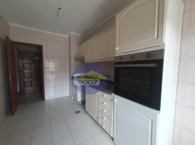 Apartamento T2 para Venda em Oliveira do Douro Foto 1