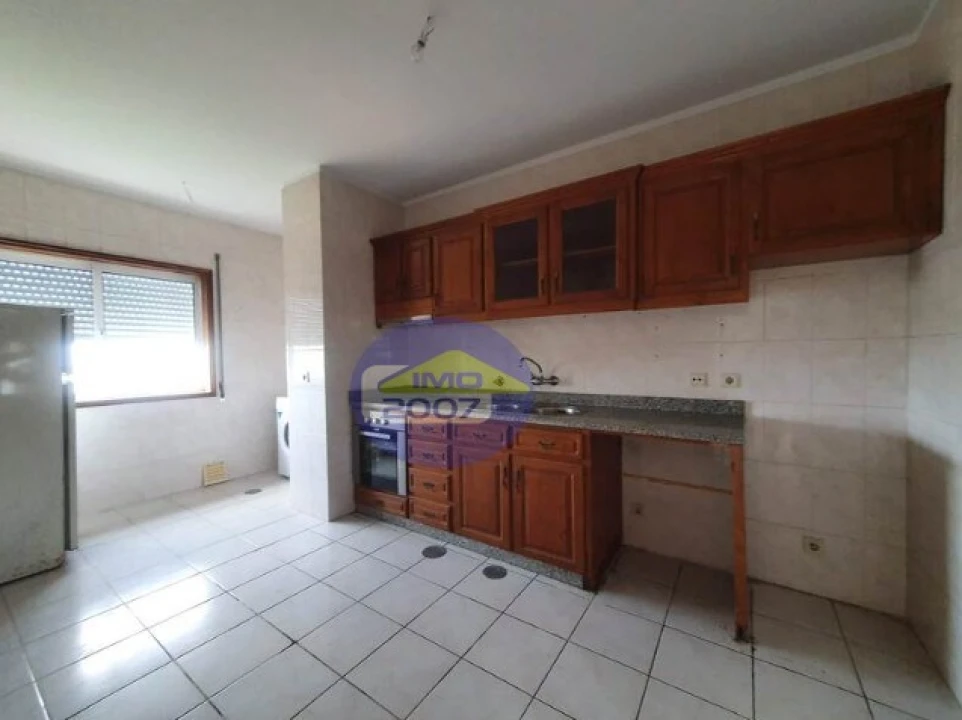 Apartamento T3 para Venda em Oliveira do Douro Foto 1