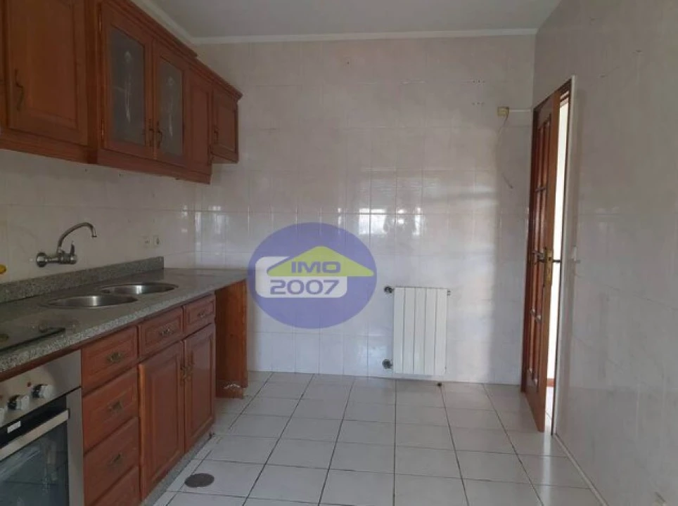 Apartamento T3 para Venda em Oliveira do Douro Foto 2