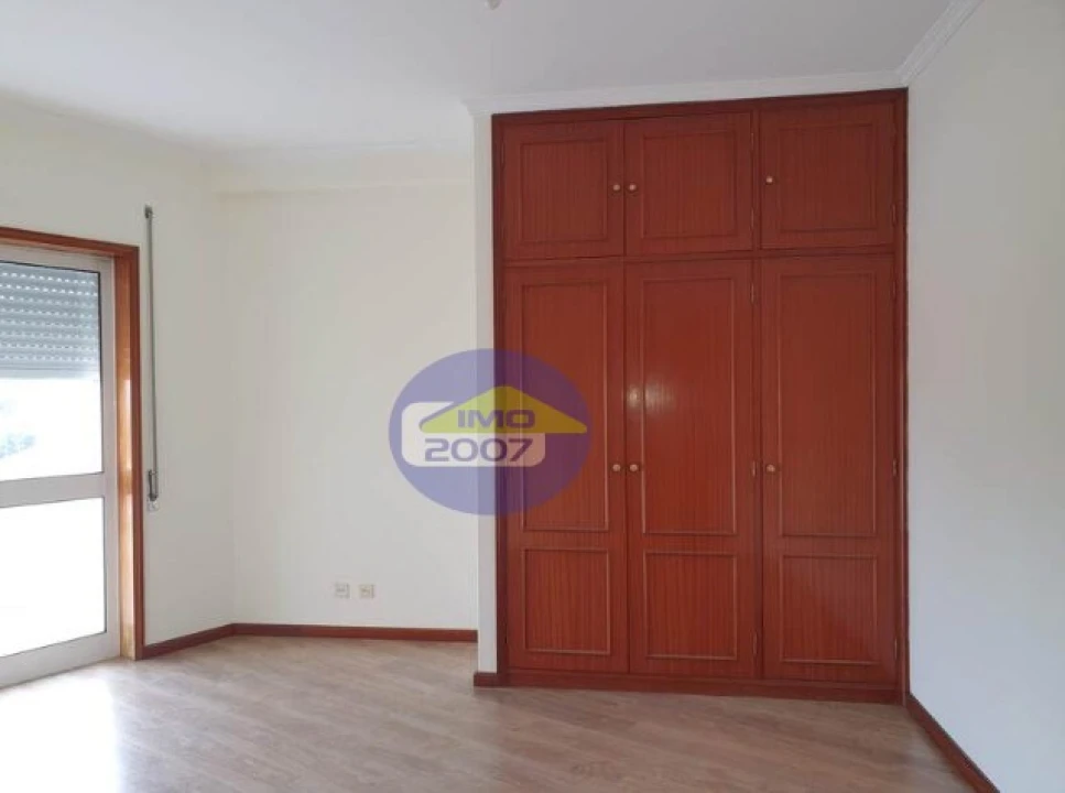 Apartamento T3 para Venda em Oliveira do Douro Foto 9