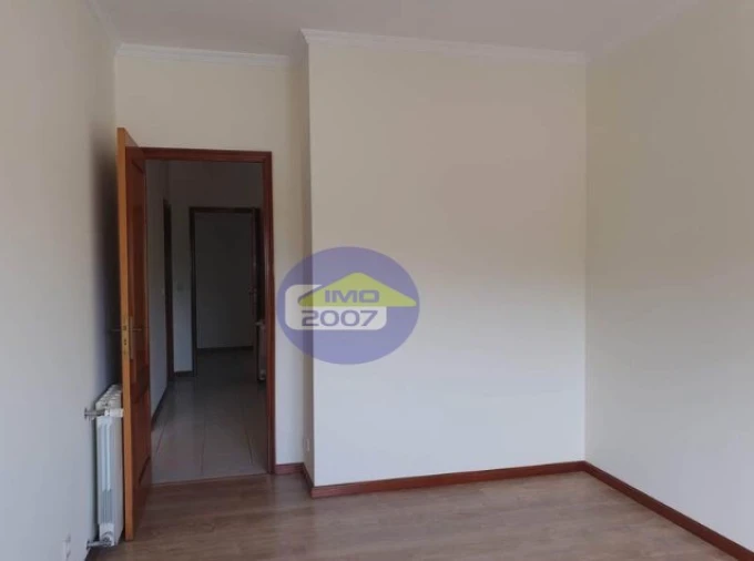 Apartamento T3 para Venda em Oliveira do Douro Foto 10