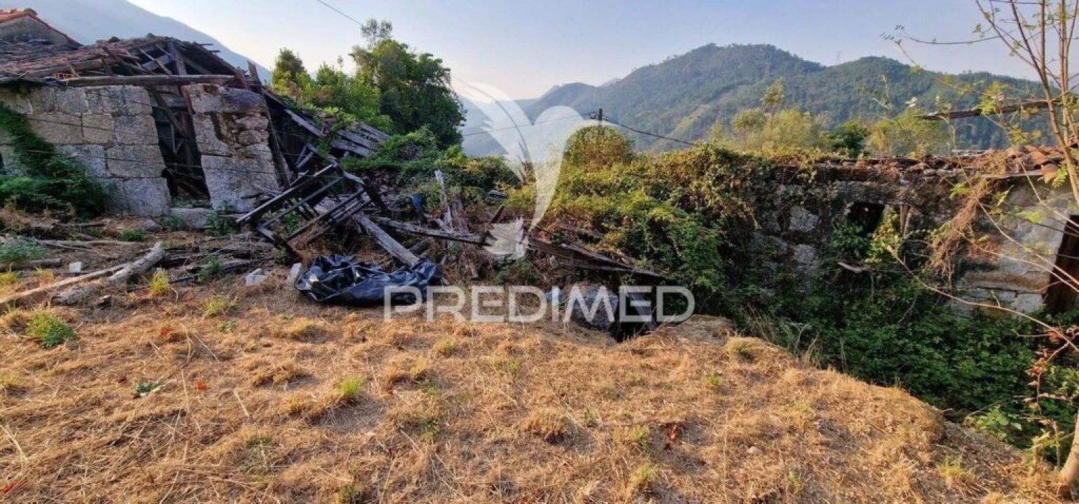 Moradia T4 para Venda em Rio Caldo Foto 2