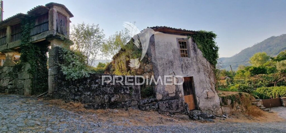 Moradia T4 para Venda em Rio Caldo