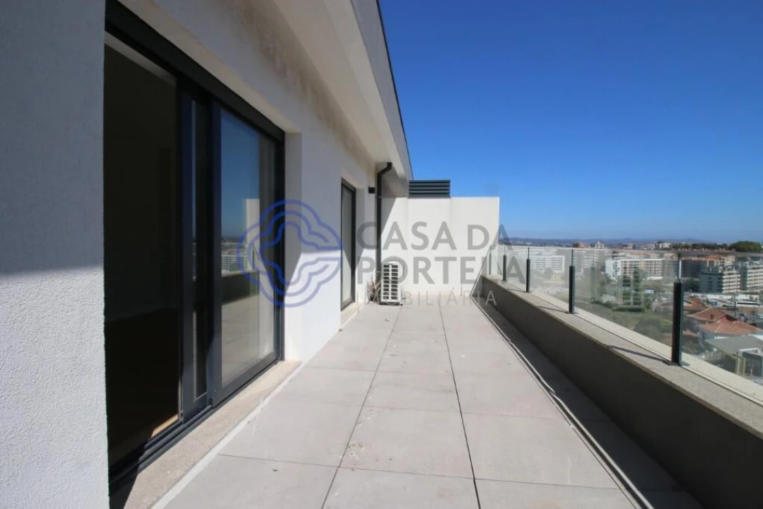 Apartamento T5 para Venda em Mafamude e Vilar do Paraíso Foto 1