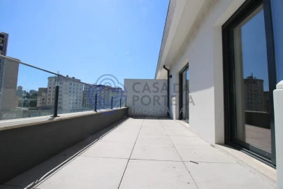 Apartamento T5 para Venda em Mafamude e Vilar do Paraíso