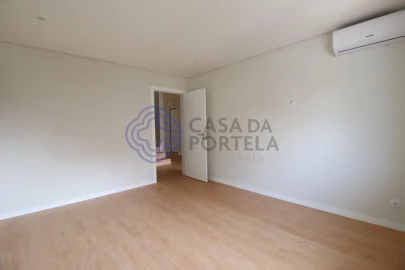 Apartamento T5 para Venda em Mafamude e Vilar do Paraíso