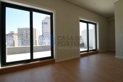 Apartamento T5 para Venda em Mafamude e Vilar do Paraíso