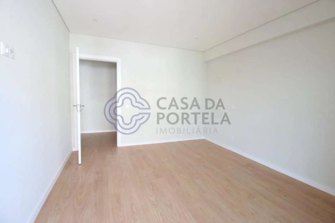 Apartamento T5 para Venda em Mafamude e Vilar do Paraíso Foto 32