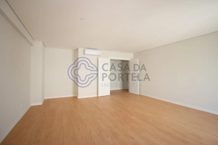Apartamento T5 para Venda em Mafamude e Vilar do Paraíso Foto 9