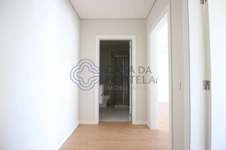 Apartamento T5 para Venda em Mafamude e Vilar do Paraíso Foto 40