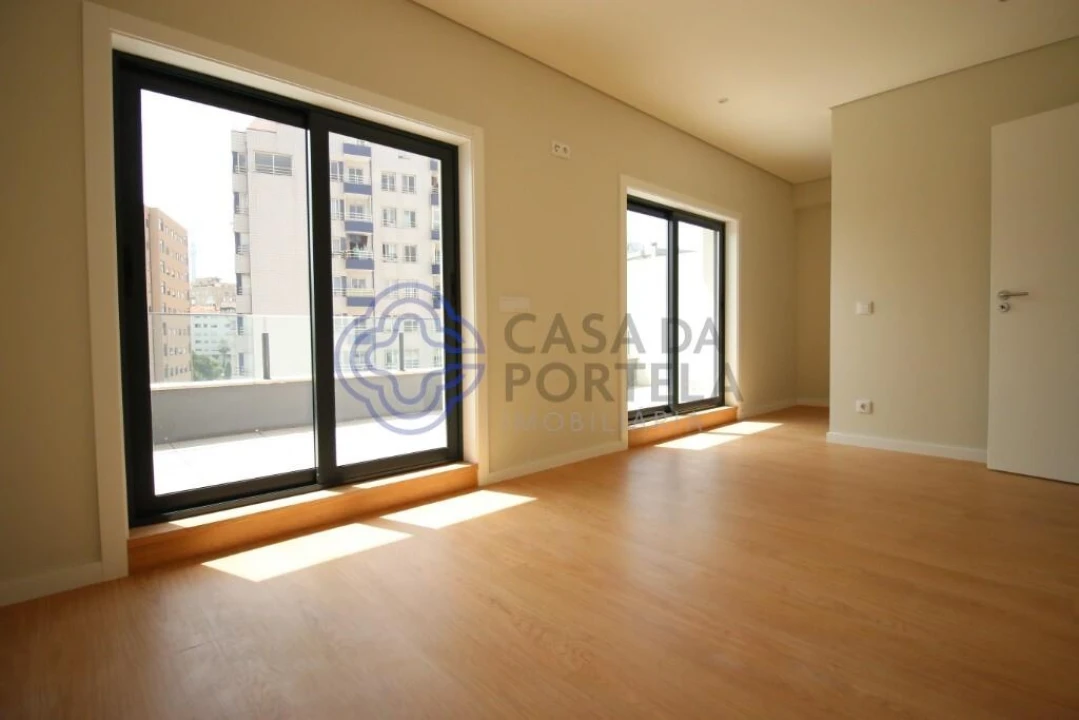 Apartamento T5 para Venda em Mafamude e Vilar do Paraíso Foto 31