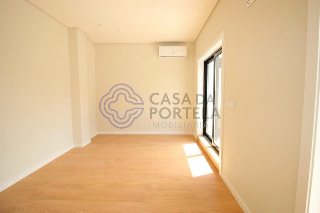 Apartamento T5 para Venda em Mafamude e Vilar do Paraíso Foto 28