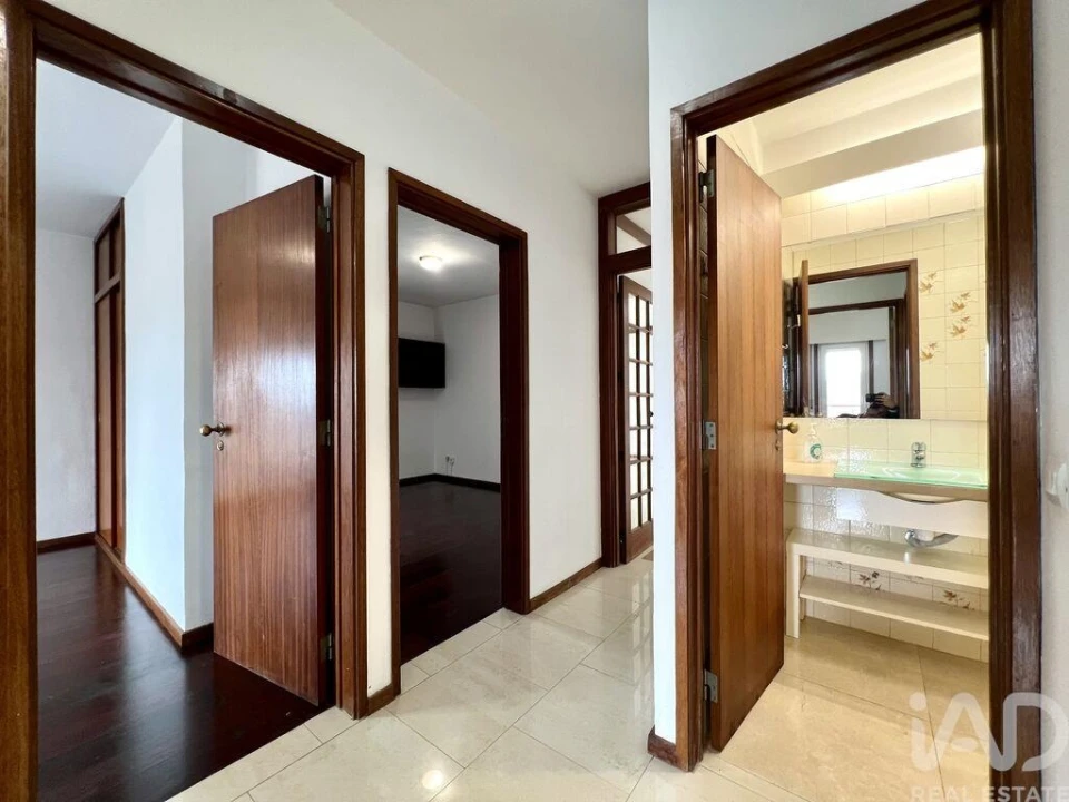 Apartamento T3 para Arrendamento em Lumiar Foto 9