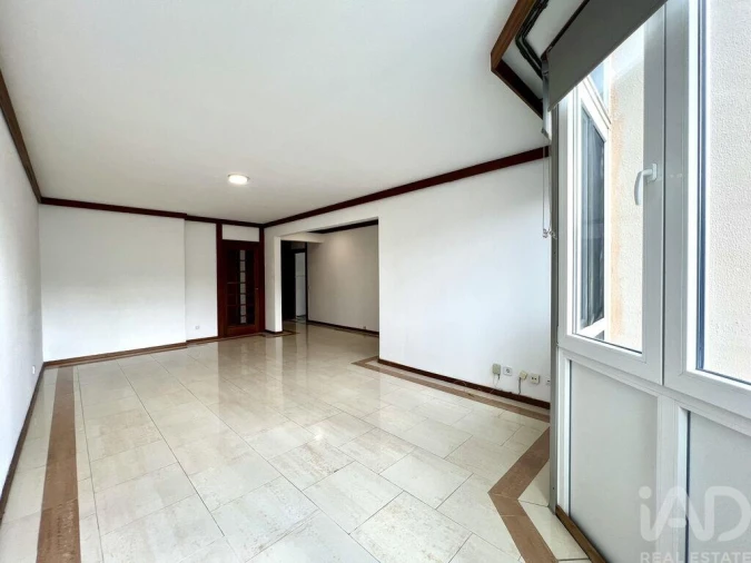 Apartamento T3 para Arrendamento em Lumiar Foto 4