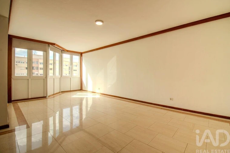 Apartamento T3 para Arrendamento em Lumiar Foto 4