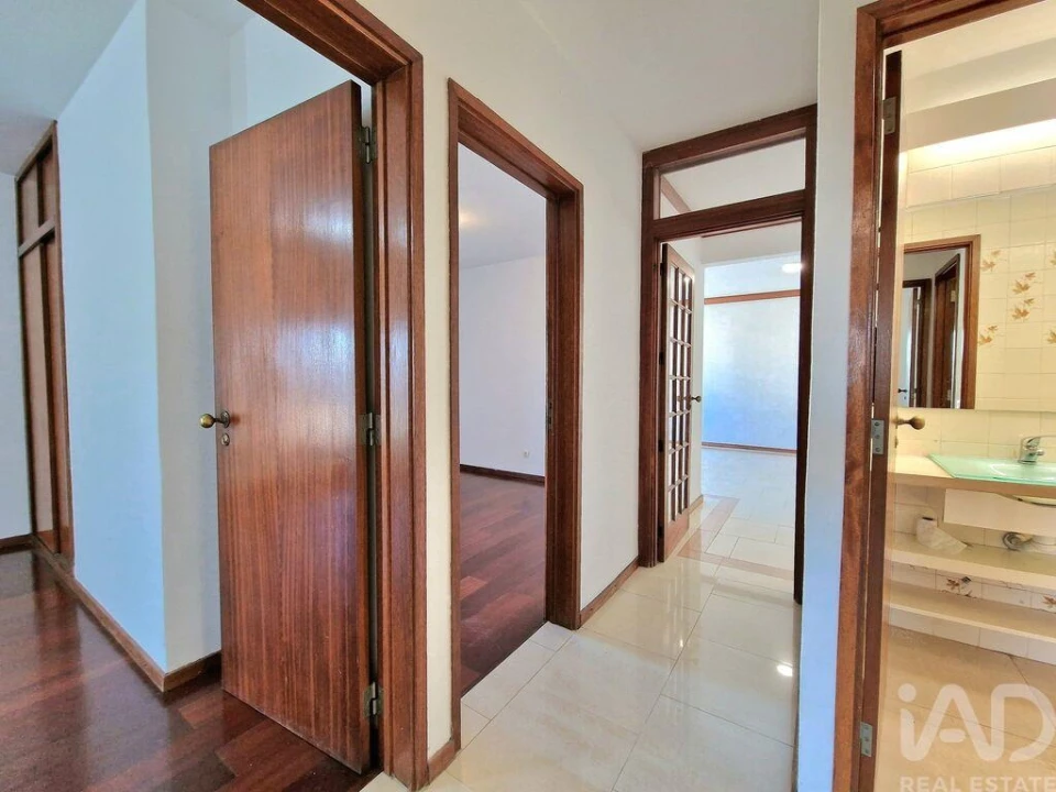 Apartamento T3 para Arrendamento em Lumiar Foto 5