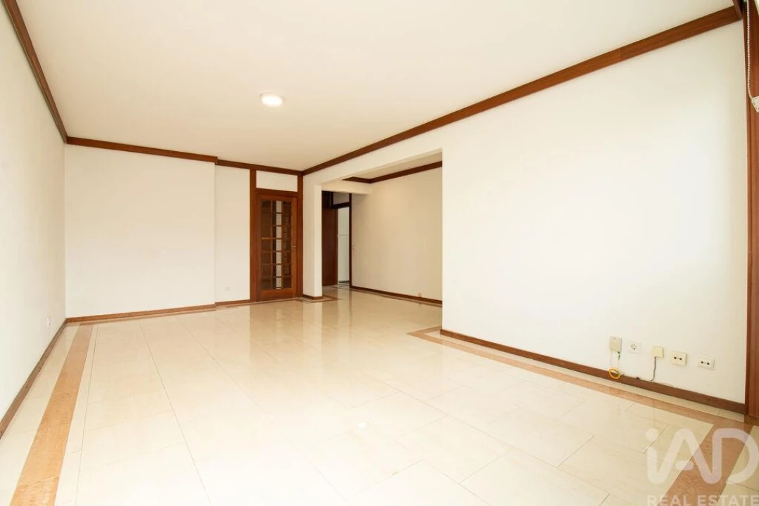 Apartamento T3 para Arrendamento em Lumiar Foto 2