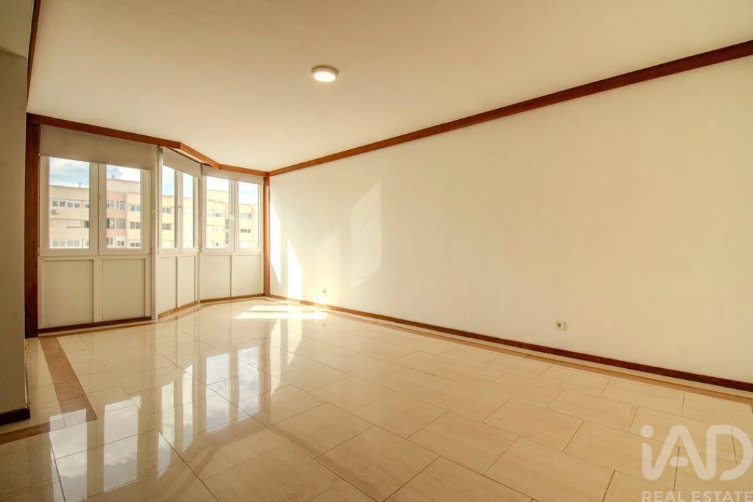 Apartamento T3 para Arrendamento em Lumiar Foto 4