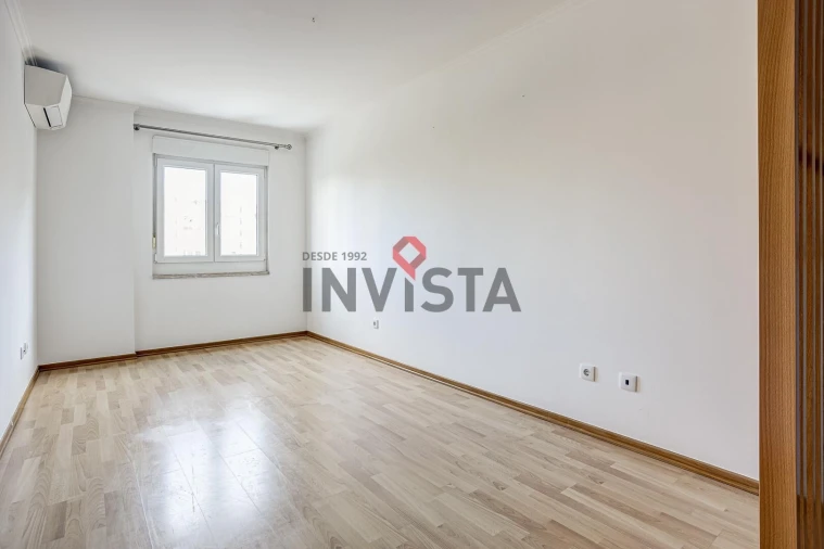 Apartamento T3 para Venda em Carregado e Cadafais Foto 15