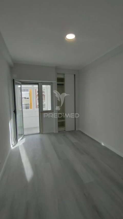 Apartamento T2 para Venda em Oeiras e São Julião da Barra, Paço de Arcos e Caxias