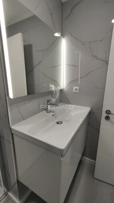 Apartamento T2 para Venda em Oeiras e São Julião da Barra, Paço de Arcos e Caxias