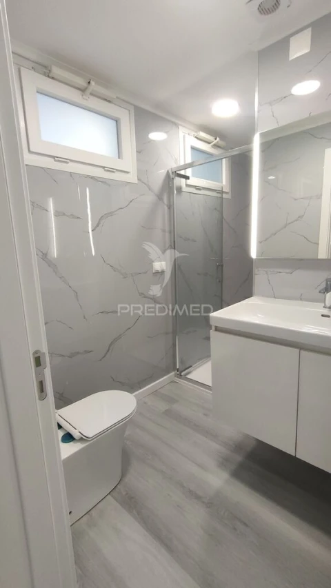 Apartamento T2 para Venda em Oeiras e São Julião da Barra, Paço de Arcos e Caxias