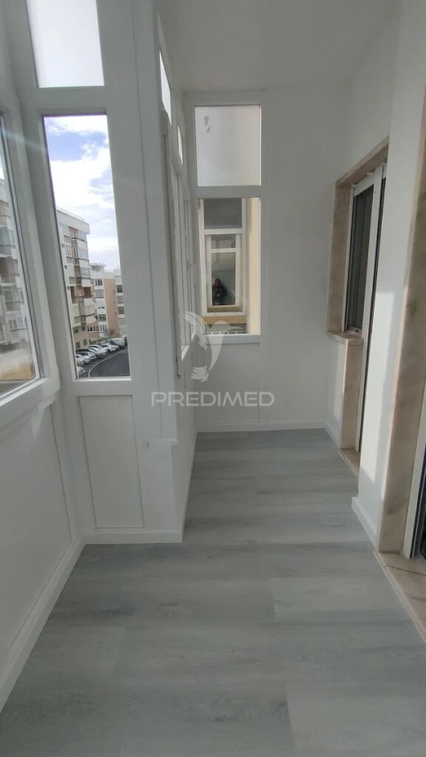 Apartamento T2 para Venda em Oeiras e São Julião da Barra, Paço de Arcos e Caxias