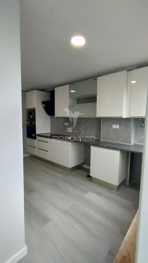 Apartamento T2 para Venda em Oeiras e São Julião da Barra, Paço de Arcos e Caxias