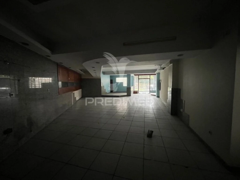 Loja para Venda em Candoso Santiago e Mascotelos Foto 9