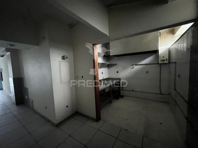 Loja para Venda em Candoso Santiago e Mascotelos Foto 8