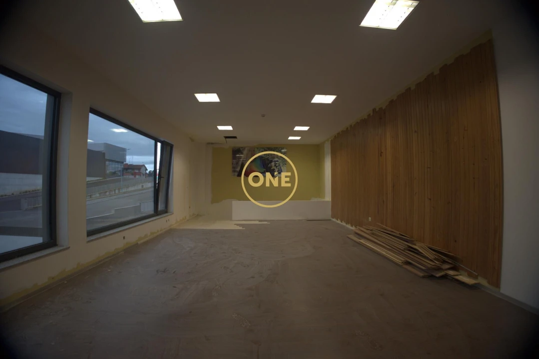 Armazém para Arrendamento em Silveiros e Rio Covo (Santa Eulália) Foto 11