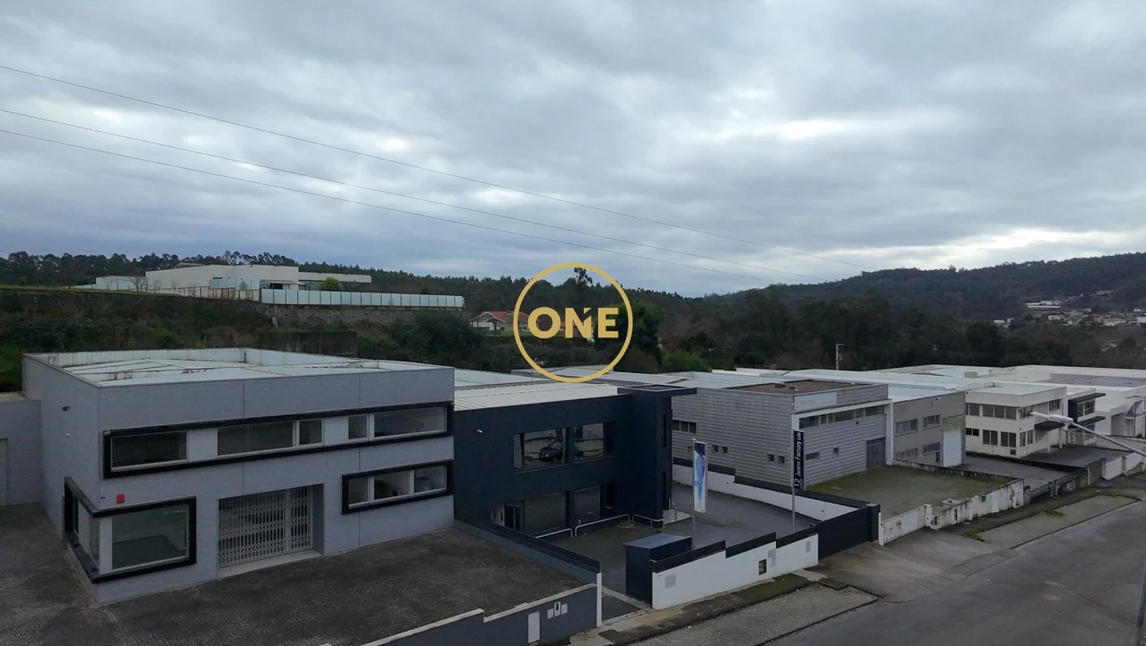 Armazém para Arrendamento em Silveiros e Rio Covo (Santa Eulália) Foto 1