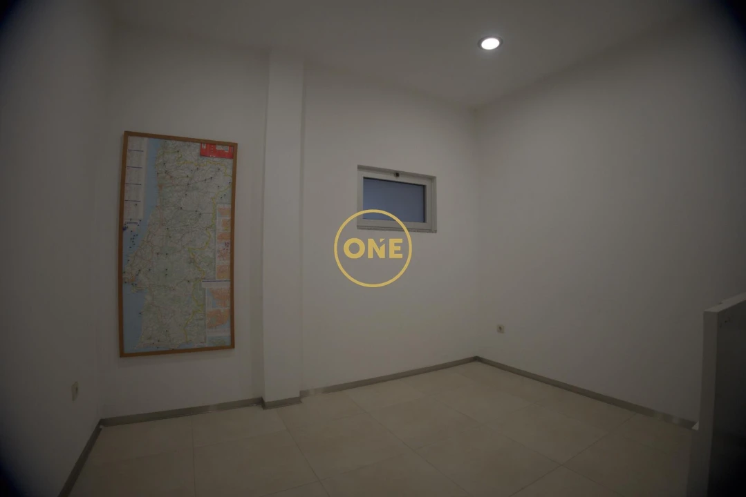 Armazém para Arrendamento em Silveiros e Rio Covo (Santa Eulália) Foto 21