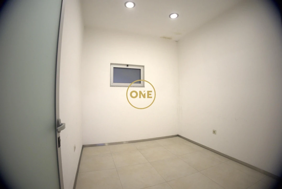 Armazém para Arrendamento em Silveiros e Rio Covo (Santa Eulália) Foto 13