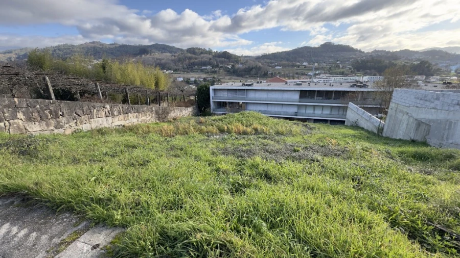 Terreno para Venda em Arcos de Valdevez (São Paio) e Giela Foto 3