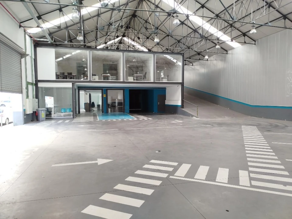 Armazém para Arrendamento em Sacavém e Prior Velho Foto 1