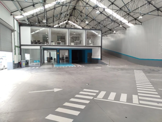 Armazém para Arrendamento em Sacavém e Prior Velho