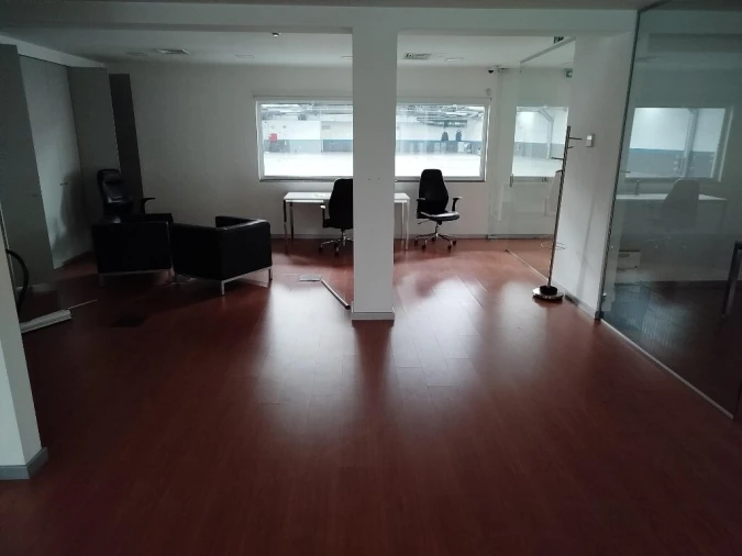 Armazém para Arrendamento em Sacavém e Prior Velho Foto 18