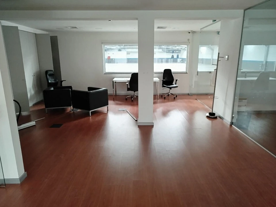 Armazém para Arrendamento em Sacavém e Prior Velho Foto 19